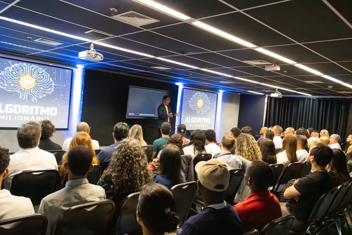 Participantes do Algoritmo Milionario em momento de reflexao profunda durante a imersao