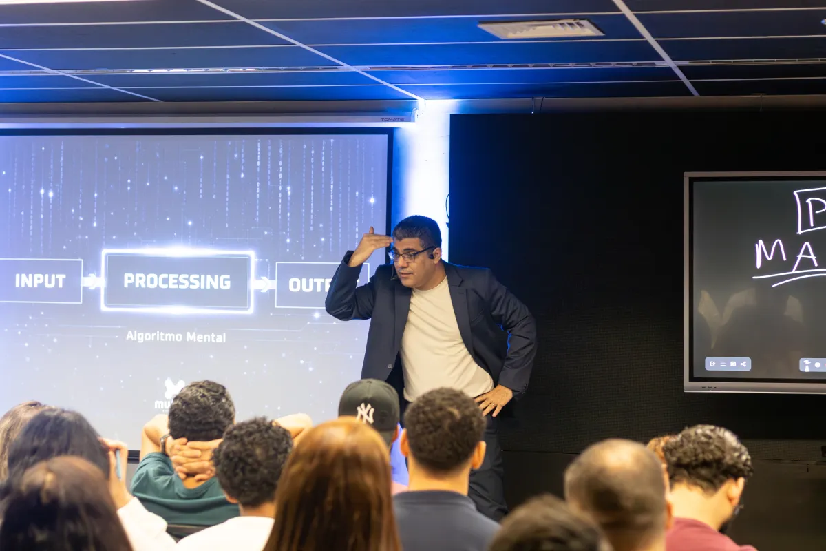 Roberio Cavalcante conduzindo processo de transformacao com participantes do Algoritmo Milionario